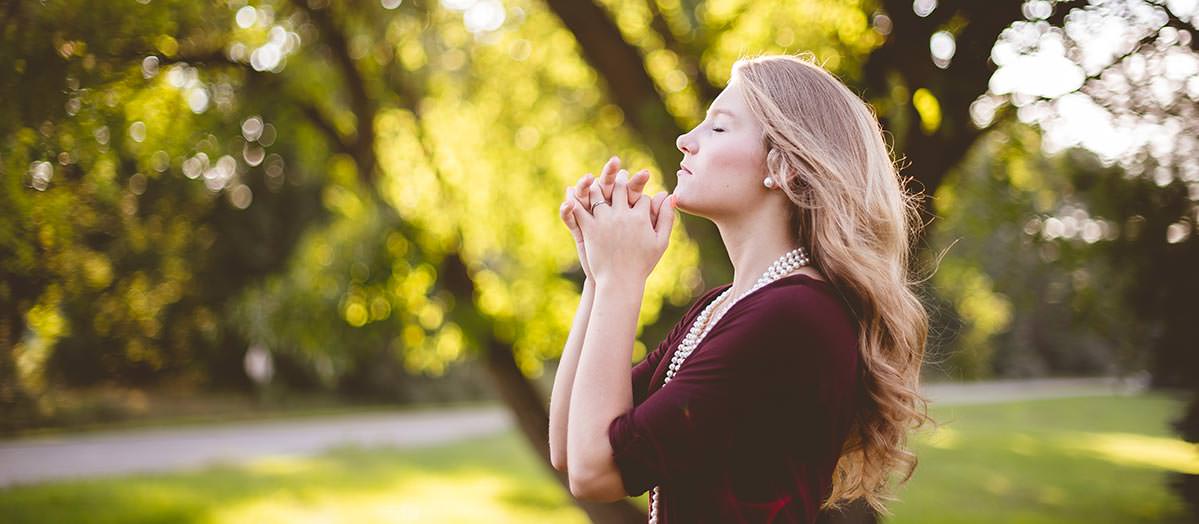 woman praying