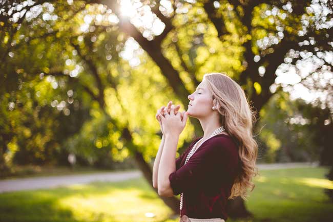 woman praying